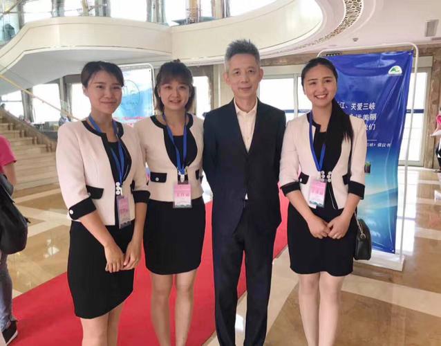 我院旅游管理毕业学生马乐夷担任中国国旅(宜昌)国际旅行社产品销售